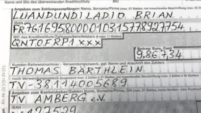 Bild: Petra Hartl
Diesen Überweisungsträger warf ein Unbekannter bei der Hausbank des TV 1861 ein. Die Unterschrift des Vorsitzenden Thomas Bärthlein war aufkopiert, wie sich hinterher herausgestellt hat.