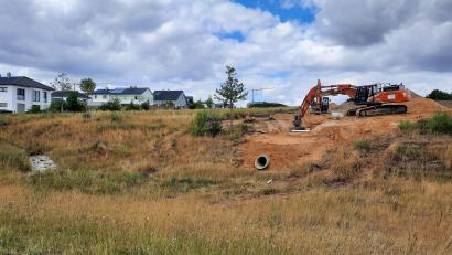 Bild: Hirsch
Derzeit wird das Baugebiet "Hasenbuckel II" in Fronberg erschlossen. Beim Erwerb der Grundstücke standen die Bewerber Schlange.
