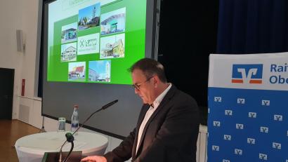 Bild: mez
Durchwegs positive Zahlen hatte der Geschäftsführer der Raiffeisen-Markt Waren GmbH, Josef Scheidler, zur Vertreterversammlung in die Stadthalle nach Erbendorf mitgebracht.