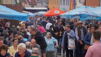 Bild: fvo
Der Marktplatz ist voll beim 44. Waldthurner Bürgerfest.
