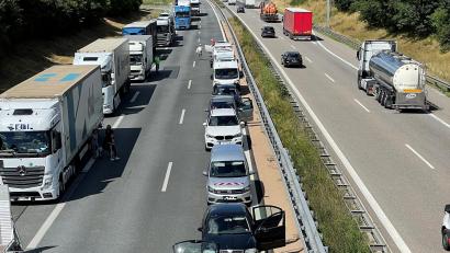 Bild: Gerhard Götz
Durch den schweren Unfall kam es zu einem kilometerlangen Rückstau auf der Autobahn bei Schwandorf.
