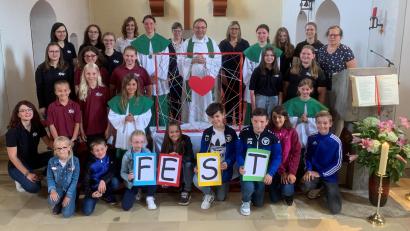 Bild: mez
Viele Mitwirkende gab es beim Familiengottesdienst zum Bürgerfest, den vor allem junge Familien besuchten.