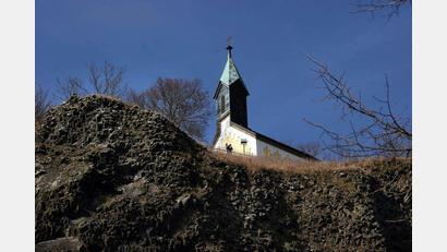 Symbolbild: Ingrid Popp
Tiefblauer Himmel über dem Parkstein.