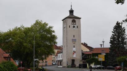 Bild: szl
Der Klettnersturm als markantes Wahrzeichen der Stadt soll saniert werden. Mittlerweile sind die ersten Ausschreibungen raus, sagte Bürgermeister Stahl. Er hofft, dass Angebote eingehen, so dass im Sommer oder Herbst mit den Arbeiten begonnen werden kann.