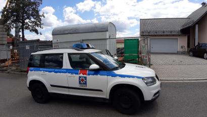 Bild: Kunz
Die Bergwacht war am Dienstag in der Westfalenstraße in Weiden im Einsatz, wo ein Mann auf einer Baustelle in die Tiefe gestürzt war.
