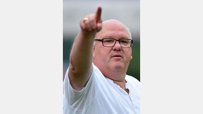 Bild: af
Rüdiger Fuhrmann als Kommandogeber: Der Trainer der SpVgg SV Weiden sieht dem Bayernliga-Saisonstart mit Vorfreude entgegen.