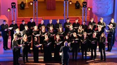 Repro: dob
Mit dem AGV-Chor aus München führt der gebürtige Unterlinder Michael Kopp in der Vohenstraußer Stadtpfarrkirche am Sonntag, 31. Juli, um 17.30 Uhr das Rockoratorium "Eversmiling Liberty" auf.