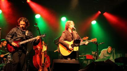 Bild: prh
Trotz kühler Abendtemperaturen erwärmte der italienische Liedermacher und Poet Pippo Pollina mit seiner Band die Herzen der Zuhörer und begeisterte mit einem wunderschönen Konzert.