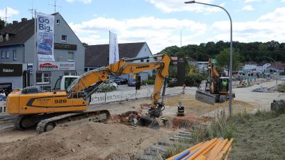 Bild: Wolfgang Steinbacher
Derzeit laufen die Arbeiten am Abschnitt zwischen Baywa und Autowaschanlage in der Sulzbacher Straße auf Hochtouren.