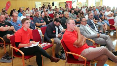 Bild: Wolfgang Steinbacher
Über 100 Teilnehmer kamen zur Betriebsräte-Fachkonferenz der IG Metall in Amberg.