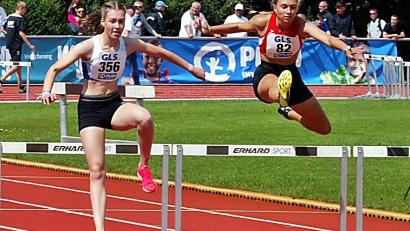 Bild: R. Kreuzer
Lea Kreuzer beim Hürdenlauf über 300 Meter