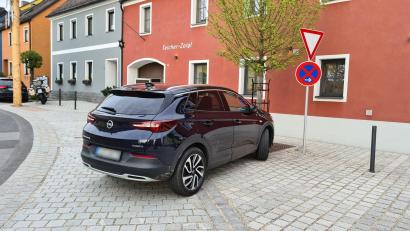 Archivbild: exb/Wilhelm
Vor wenigen Wochen parkte ein Auto in Neuhaus direkt vor der Einmündung der Burgstraße.