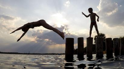 Symbolbild: Jan Woitas
Die Hitzewelle macht auch in der Oberpfalz Halt. Kommende Woche warten auf uns 30 Grad und mehr.