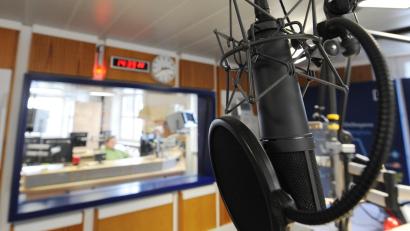 Symbolbild: Armin Weigel
Ein Radiosender aus Berlin spielt "Layla" nur noch nachts.