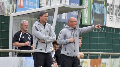 Archivbild: Hubert Ziegler
Kai Hempel (links) und Markus Kipry (rechts), die beiden Trainer der DJK Gebenbach, wollen das Auftaktspiel gegen die SpVgg SV Weiden gewinnen.