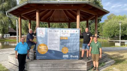 Bild: stg
Die Verantwortlichen von der Stadt Kemnath, „Event Media Booking“ sowie dem Landgasthaus Busch, Bruno Busch, Elmar Högl, Christopher Szeri und Markus Busch (von links), stellen das diesjährige Programm vor.