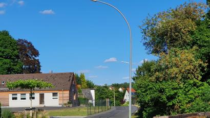 Bild: Lowak
Die Stadt Windischeschenbach will sämtliche Straßenlaternen wie hier in der Bergstraße auf LED-Beleuchtung umrüsten.