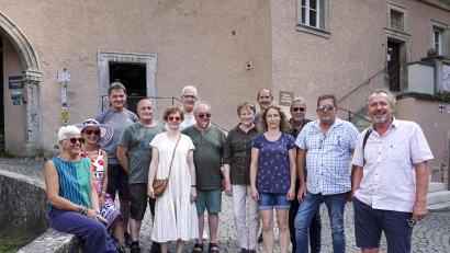 Bild: Mühlmeier GmbH/exb
Die Geschäftsführer Petra Schmidtkonz (links) und René Mühlmeier (rechts) ehrten treue Mitarbeiter: (von links) Doris Lamml, Hans Hoffmann, Stefan Gleißner, Lucia Meierl, Wolfgang Birner, Raimund Kraus, Johanna Völkl, Alexander Zwerenz, Manuela Pecher, Sven Raskob und Stefan Sattler.