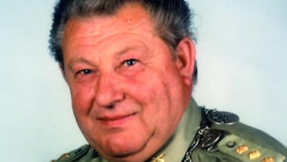 Archivbild: no
Ehrenschützenmeister Georg Franz, in Uniform mit der Schützenkönigskette, in noch jüngeren Jahren.