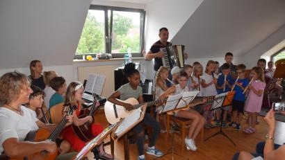 Bild: fz
Ob Solo, im Duett oder im musikalischen Verbund: Die Kinder der Musikschule begeistern beim Vorspielabend.