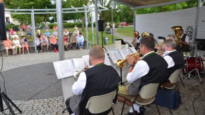 Bild: dob
Die Kapelle "Böhmische Blechblous'n" spielte beim vierten Serenadenabend auf und stieß auf ein rundum begeistertes Publikum.