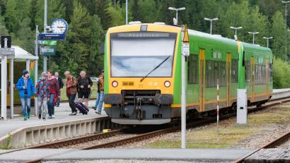 Archivbild: Armin Weigel
Bei Viechtach ist ein Mann von der dort verkehrenden Waldbahn erfasst worden.