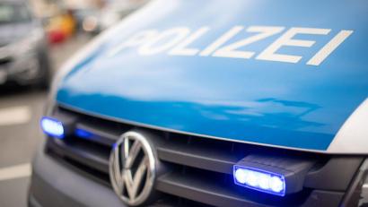 Bild: Lino Mirgeler/dpa
Die Kemnather Polizei sucht einen bislang Unbekannten, der am Eisweiher eine Straßenlaterne angefahren hat.