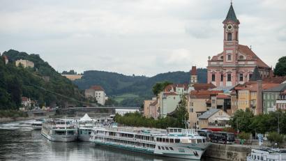 Bild: Armin Weigel
Auf einem Passagierschiff in Passau ist ein Feuer ausgebrochen