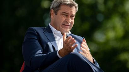 Bild: Fabian Sommer/dpa/Archivbild
Markus Söder (CSU), Parteivorsitzender und Ministerpräsident von Bayern, spricht bei einem Interview.