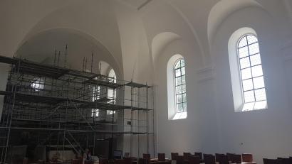 Bild: gi
Als sehr heller und freundlicher Raum präsentiert sich die sanierte Moosbacher Pfarrkirche nach dem zweiten Bauabschnitt den Besuchern.