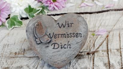 Symbolbild: Racamani/Adobe Stock
Der Verlust eines geliebten Menschen ist schwer zu verarbeiten. Kaum jemand schafft das ganz allein.