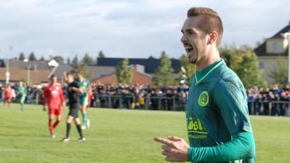 Archivbild: Gebert
Marco Kießling kam bei der Partie Memmelsdorf aus dem Jubeln gar nicht mehr raus. Beim 4:0-Erfolg des SV Mitterteich gingen alle vier Treffer auf sein Konto.