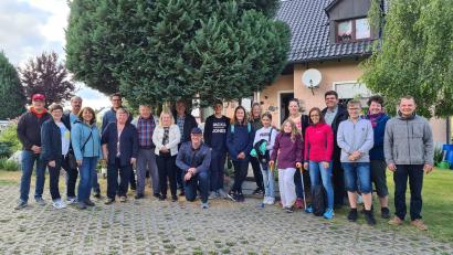 Bild: kro
Ein Großteil der KLB Schwarzenbach mit Melanie und Hans Schmidkonz (Sechste und Siebter von links) vom "Haberlhof" in Ödwaldhausen.