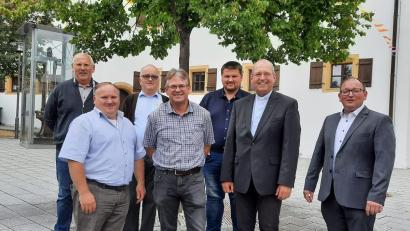 Bild: aub
Die Vorstandschaft der Diözesanmesner (vorne von links) Gerhard Brandl, Wolfgang Seegerer, Pfarrer Andreas Weiß, Robert Feigl und (hinten von links) Reinhold Kerner, Max Pfeilschifter, Peter Pritzl - nicht im Bild Josef Pflug.