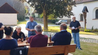 Bild: bey
In ungezwungener Atmöasphäre wurde die neu gestaltete Ortsmitte von Gleißenthal eingeweiht.