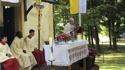Bild: Gudrun Sirtl/exb
Bei der Gommelbergkirche wurde ein Gottesdienst zu Ehren der Schmerzensmutter Maria gefeiert.