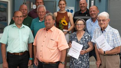 Bild: chl
Vorsitzender Thomas Heckmann (Zweiter von links) und Zweiter Vorsitzender Christian Reil (Dritter von rechts) gratulierten den Geehrten.