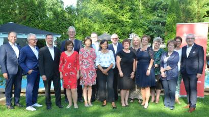 Bild: Kunz
Die Sparkasse Oberpfalz Nord ehrt langjährige Mitglieder und verabschiedet verdiente Banker in den Ruhestand.