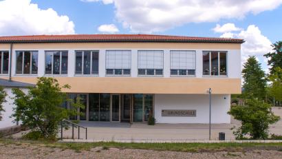 Bild: sfo
An der Grundschule in Plößberg soll ab dem Schuljahr 2022/2023 eine Mittagsbetreuung angeboten werden. Auch das Angebot einer Offenen Ganztagsschule ist in der Zukunft vorgesehen.