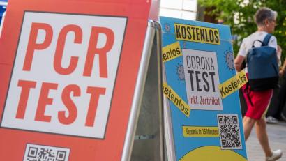 Symbolbild: Peter Kneffel/dpa
PCR-Tests könnten den Daten-Blindflug in Sachen Corona beenden, sagt ein Weidener Arzt.