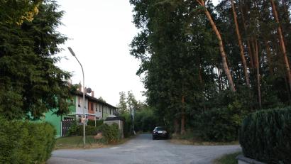 Bild: bjp
Erst nach eingehender Beratung und unter Vorbehalt gab der Schwarzenbacher Gemeinderat das gemeindliche Einvernehmen für eine Bauvoranfrage, die ein Bauvorhaben auf einem Waldgrundstück am Weidenweg (Hintergrund rechts) betrifft.