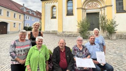 Bild: Barbara Lugert/exb
Die Vorstandsmitglieder Angela Baier und Barbara Lugert mit den geehrten Mitgliedern Betty Lenk, Josef Weiß, Ingrid Duda, Hans Lugert sowie Zweiter Vorsitzenden Angelika Müller.