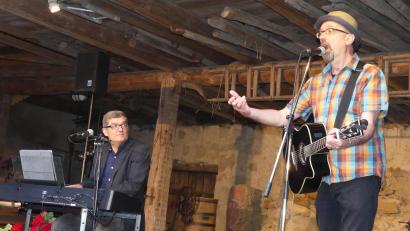 Bild: rn
Hubert Treml und sein musikalischer Begleiter Franz Schuier fesselten ihr Publikum mit viel Wortwitz.