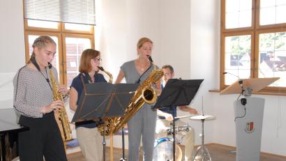 Bild: pop
Karin Schwager, Verena Wießnet, Doris Schwager und Uli Wießnet (von links) spielen Pizzollas "Liebertango".