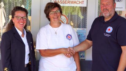Bild: bkr
Kreisvorsitzender Thomas Mauersberger war nach der reibungslosen Wahl erleichtert, dass die Ortsgruppe wieder eine funktionsfähige Führungsmannschaft besitzt. Er und Peggy Mothes-Bayerl (links) gratulierten und dankten Michaela Wirner (Mitte) für die übernommene Verantwortung.