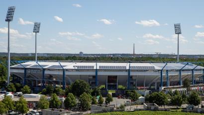 Archivbild: Daniel Karmann/dpa
Das Max-Morlock-Stadion in Nürnberg ist für Besucher der Heimspiele im VGN-Gebiet auch künftig kostenlos mit Bus und Bahn zu erreichen.