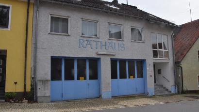 Bild: fz
Mit dem alten Rathaus macht die Marktgemeinde Leuchtenberg den Vorreiter für das Projekt "Behebung Leerstand".