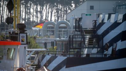 Bild: Stefan Sauer/dpa
Rohrsysteme und Absperrvorrichtungen in der Gasempfangsstation der Ostseepipeline Nord Stream 1 und der Übernahmestation der Ferngasleitung OPAL (Ostsee-Pipeline-Anbindungsleitung) in Lubmin.