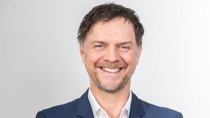 Bild: Petra Hohmeier
Neurologe, Psychiater und Psychotherapeut in einer Person: In seinem Bestseller "Kopf frei!" gibt der Regensburger Professor Volker Busch auf humorvolle Weise Tipps, wie man dem digitalen Alltagsstress entkommen kann.