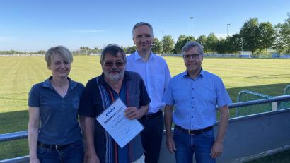Bild: CSU-Ortsverband Ensdorf/exb
Hans Babl (Zweiter von links) ist seit 50 Jahren bei der CSU. Dazu gratulierten (von links) Sabine Müller, Harald Schwartz und Klaus Hernes.